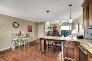 Photo #4: 6114113 Listing