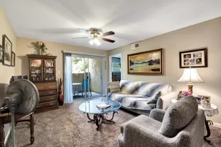 Photo #6: 6114113 Listing