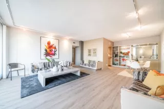 Photo #5: 6114901 Listing