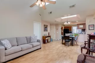 Photo #6: 6115093 Listing