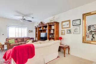 Photo #5: 6116816 Listing