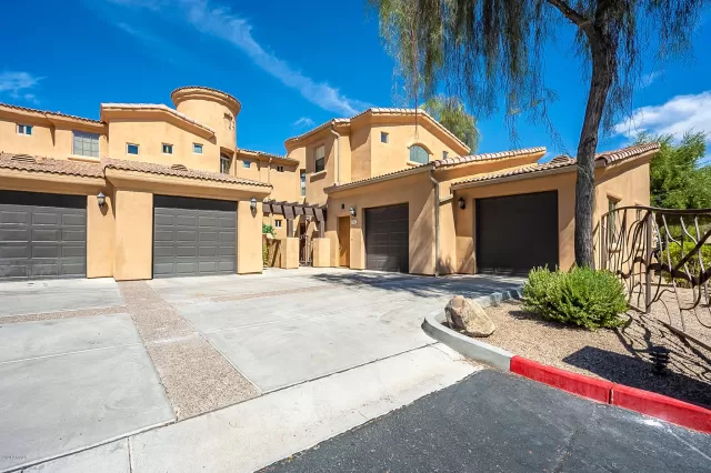 MLS: 6117553 Condo For Sale