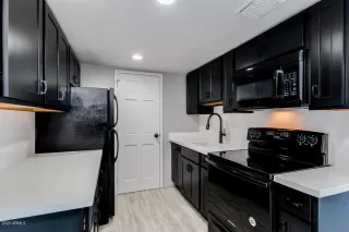 Photo #5: 6117875 Listing