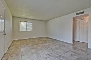 Photo #5: 6118038 Listing