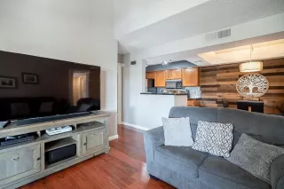 Photo #2: 6118111 Listing 