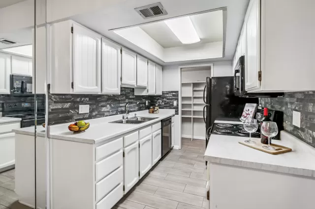 MLS: 6118197 Condo For Sale