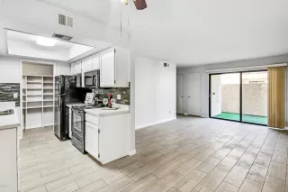 Photo #4: 6118197 Listing