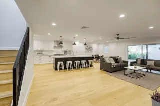 Photo #2: 6118369 Listing