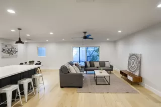 Photo #3: 6118369 Listing