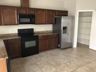 Photo #5: 6118521 Listing