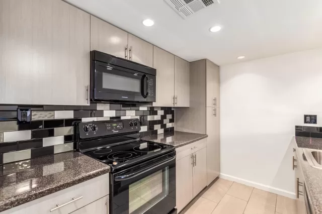 MLS: 6118856 Condo For Sale