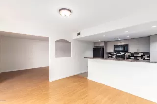 Photo #2: 6118856 Listing 