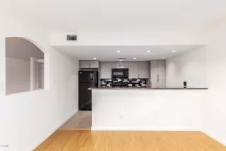 Photo #5: 6118856 Listing 