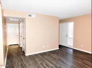 Photo #6: 6118896 Listing