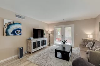 Photo #5: 6119108 Listing