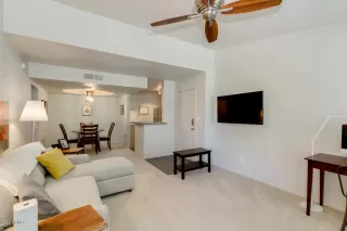 Photo #6: 6119116 Listing