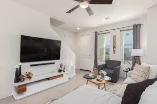 Photo #4: 6119679 Listing