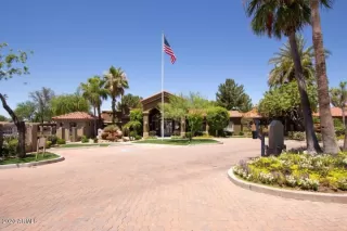 Photo #6: 6122411 Listing