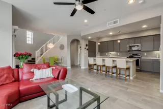 Photo #5: 6123432 Listing