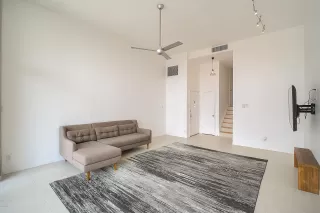 Photo #2: 6123486 Listing