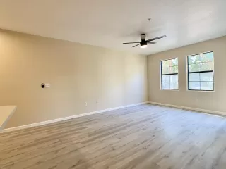 Photo #4: 6123610 Listing