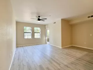 Photo #5: 6123610 Listing