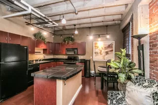 Photo #5: 6123622 Listing