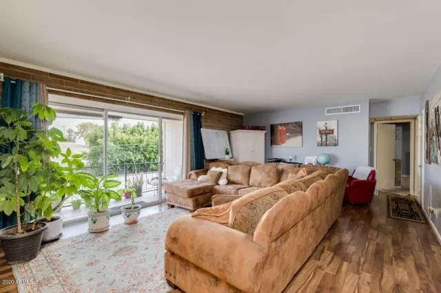 MLS: 6123768 Condo For Sale