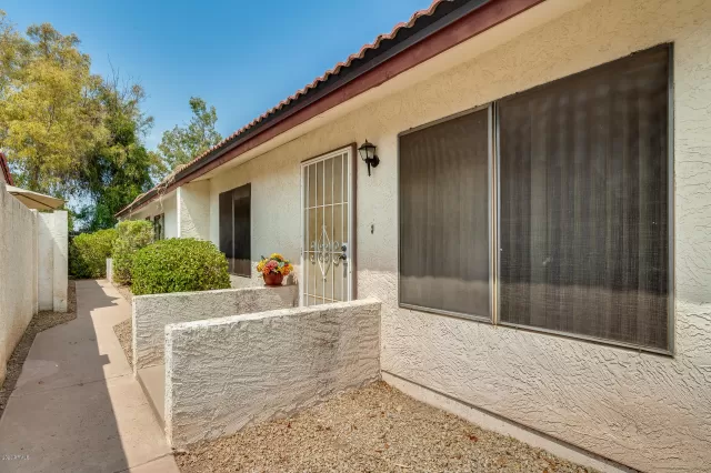 MLS: 6123987 Condo For Sale