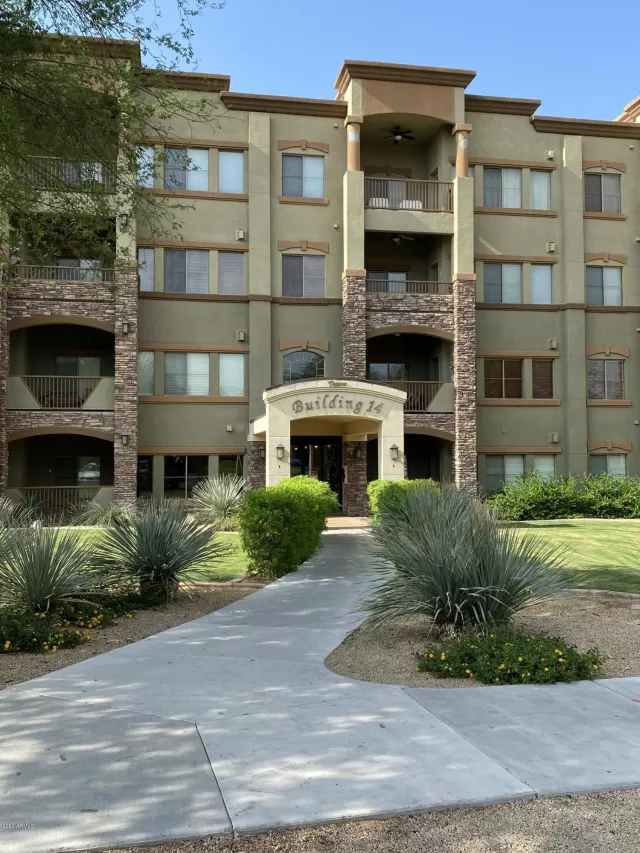 MLS: 6124896 Condo For Sale