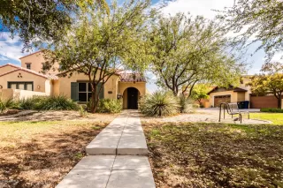 Photo #2: 6125388 Listing