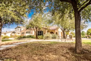 Photo #5: 6125388 Listing