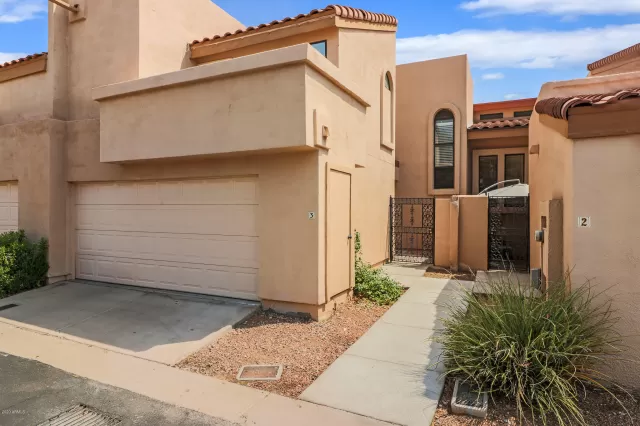 MLS: 6125526 Condo For Sale