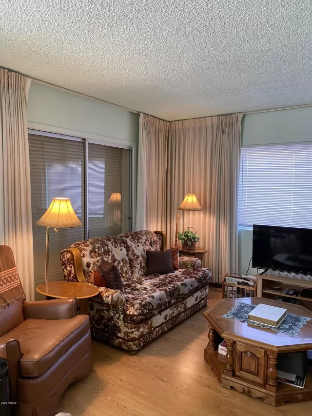 MLS: 6125552 Condo For Sale