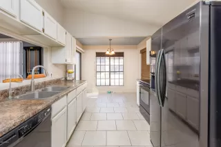 Photo #5: 6125966 Listing