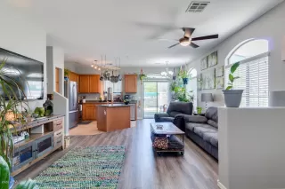 Photo #5: 6126469 Listing