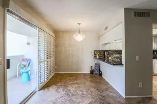 Photo #5: 6126550 Listing