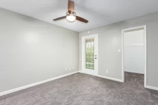 Photo #6: 6126626 Listing