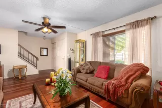 Photo #5: 6126931 Listing