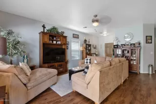 Photo #5: 6128012 Listing 