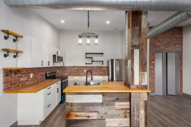 MLS: 6128086 Condo For Sale