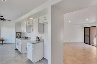 Photo #5: 6128400 Listing