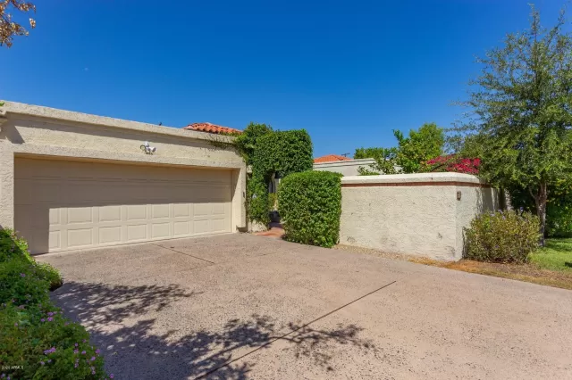 MLS: 6128779 Condo For Sale