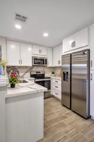 Photo #5: 6129956 Listing 