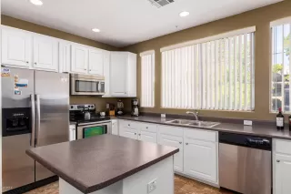 Photo #3: 6130156 Listing 