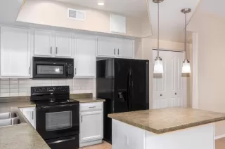 Photo #2: 6130597 Listing