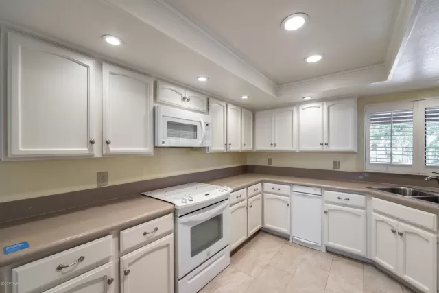 MLS: 6130616 Condo For Sale