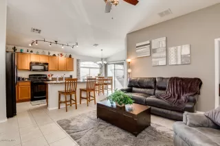 Photo #5: 6130896 Listing