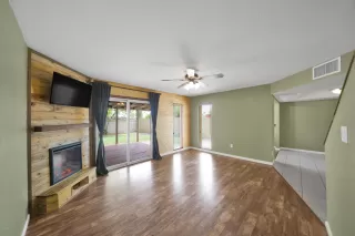 Photo #4: 6131045 Listing