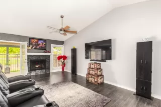 Photo #3: 6131296 Listing